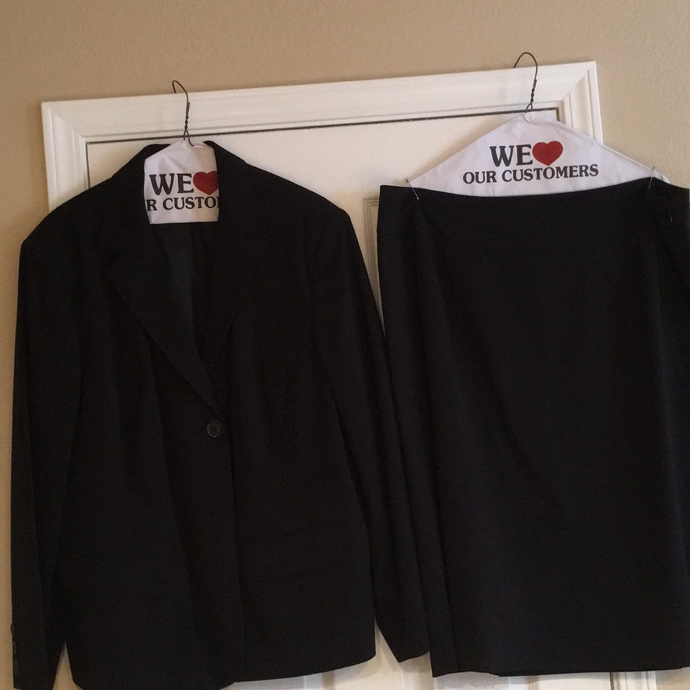 Judith Hart Woman Black skirt suit Size 18